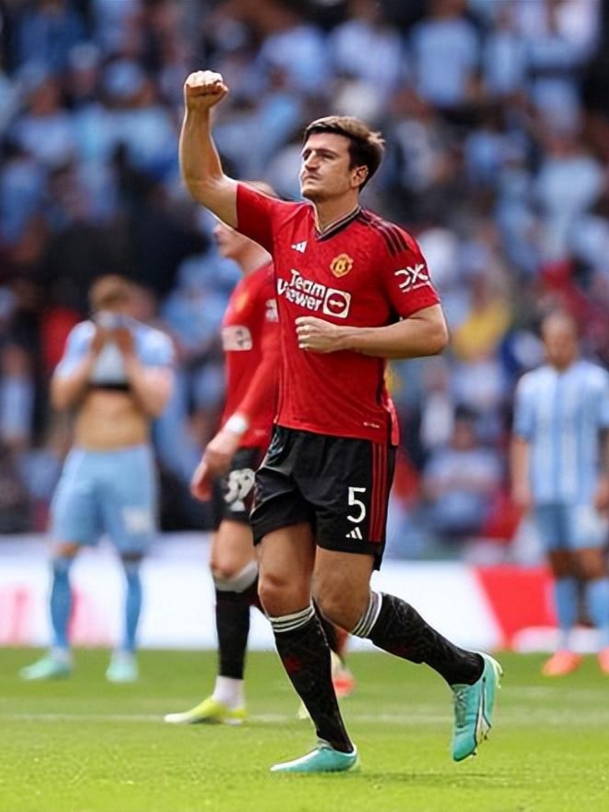 爱游戏官网-曼联遭维拉反击逆转，欧冠资格陷入危机 